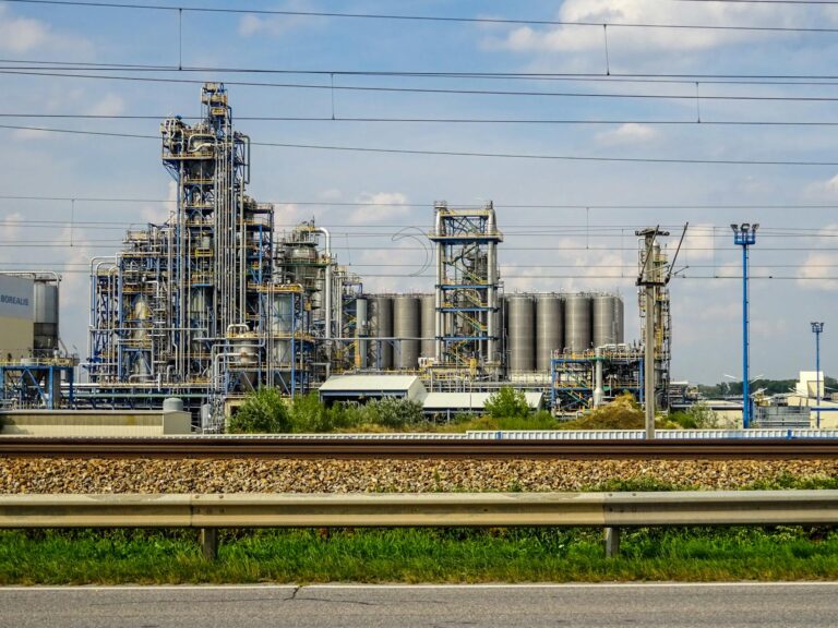 Iran-Krieg: Chemieindustrie warnt vor Produktionsstopps bei BASF und Bayer