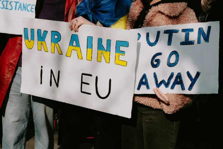 EU tritt Sondertribunal zur Verfolgung russischer Aggression in der Ukraine bei