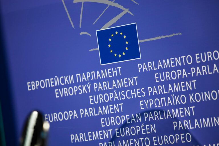 Parlament billigt verpflichtende FDI-Prüfung für strategische EU-Sektoren