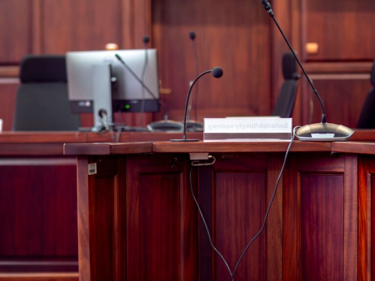 Slowakei und die Rechtsstaatlichkeit: Parlament hält Druck auf Fico-Regierung aufrecht