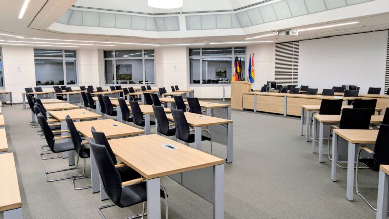 Migrationspolitik Merz: Bundestag debattiert Afghanistan-Abschiebungen