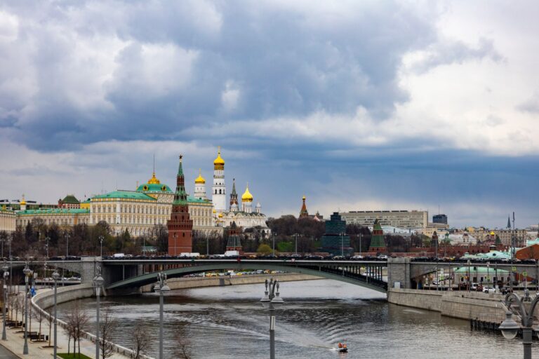 Belgien und Frankreich bestellen russische Botschafter ein, nachdem Moskau Ausländer zum Verlassen Kiews auffordert