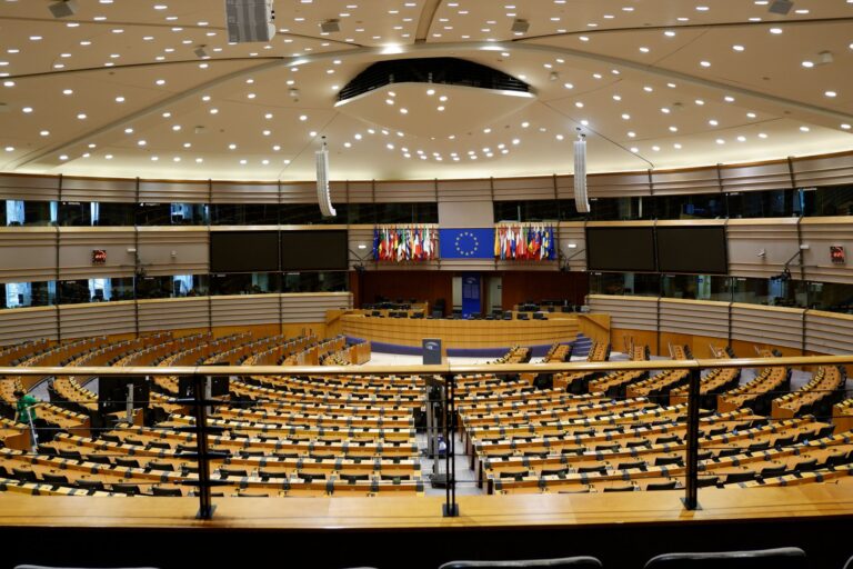 EU-Verteidigungsminister kommen in Brüssel zusammen, um Ukraine-Unterstützung inmitten von Spannungen im Nahen Osten zu verstärken