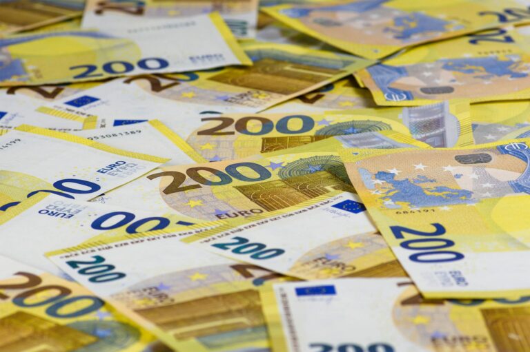 EZB hält Zinsen stabil, während Inflation wieder in Richtung Zielwert driftet