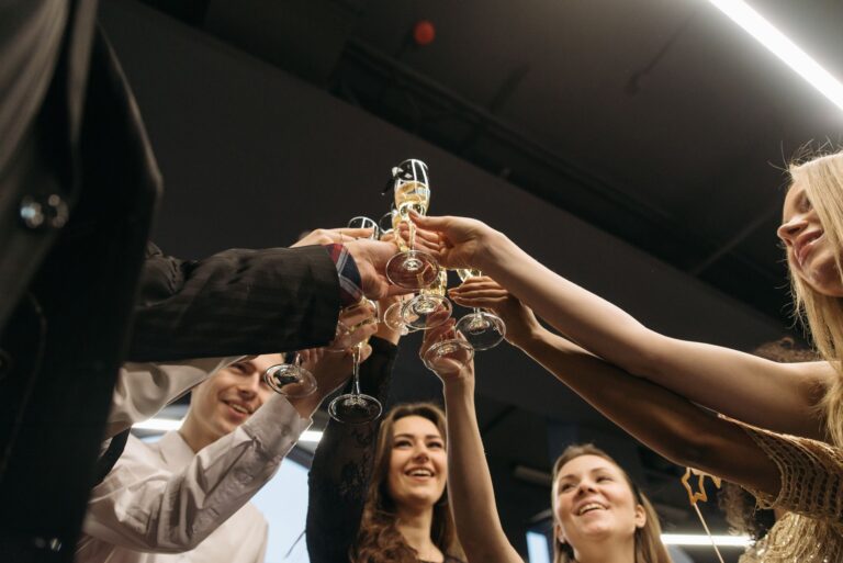 Trennungsparty statt Tränen: Ein neuer Trend erobert Deutschland